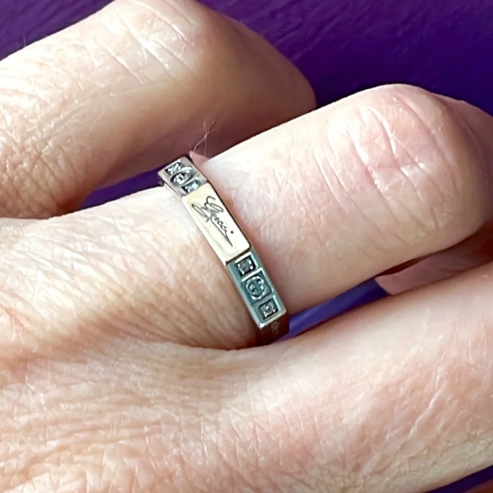 18k GUCCI Diamond Ring - Picture 3 of 15